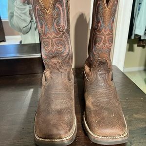 Ladies 7.5 Justin boots